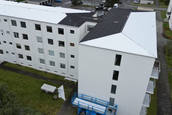 Breiðvangur 24–28 – Þakskipti – ljósmynd 2