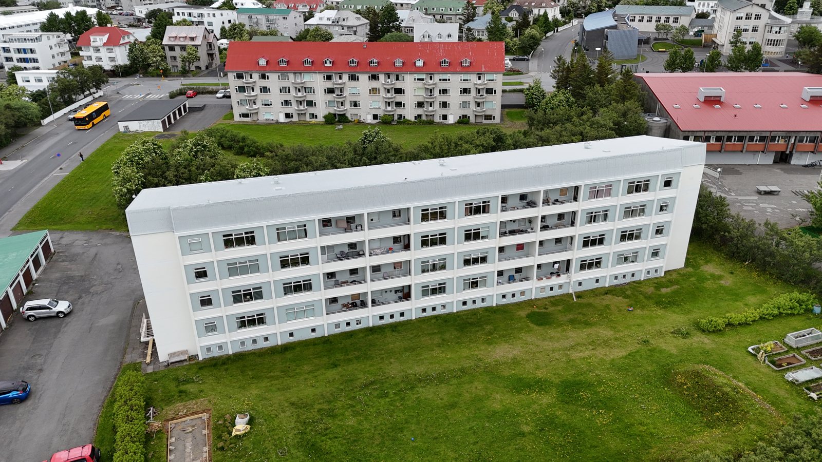 Hjarðarhagi 60–64 – Gluggaskipti í fjölbýlishúsi – ljósmynd 1