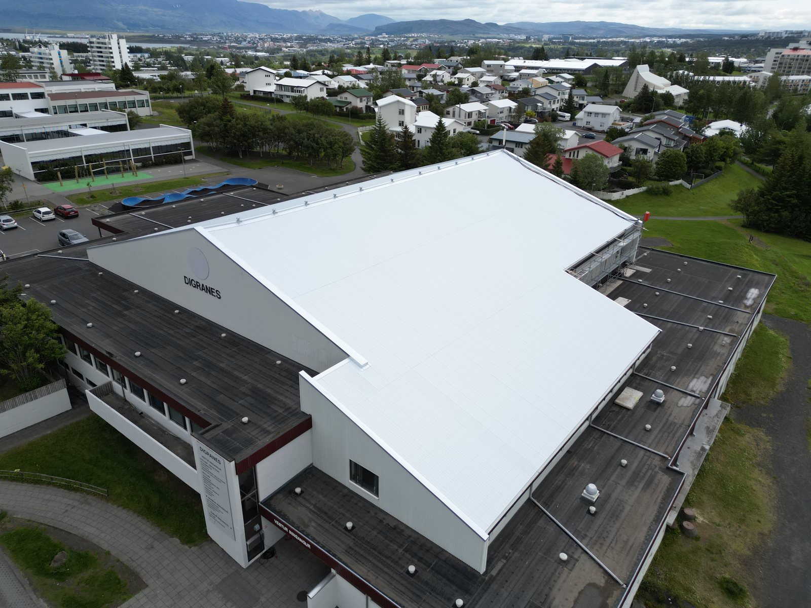Íþróttahúsið Digranesi – Þakskipti – ljósmynd 1