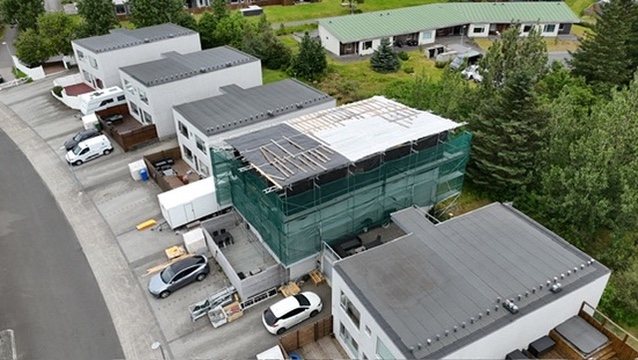 Flatt þak endurbyggt með nýjum vatnshalla og tveggja laga pappa á Kólguvaði 7