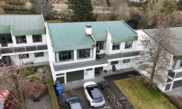 Lækjarhvammur – Þakskipti á sex húsum – ljósmynd 5