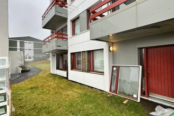 Ugluhólar 10 – Glugga- og hurðaskipti – ljósmynd 1