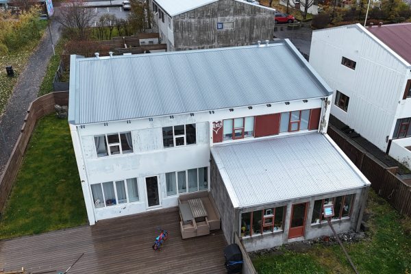 Hamraberg 12–14 – nýtt þak á parhúsi – Bygging og Viðhald
