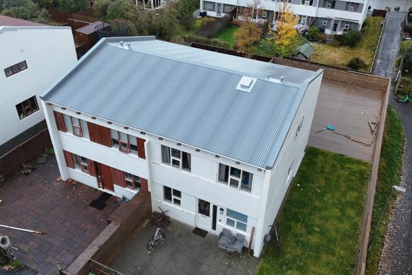 Hamraberg 12–14 – nýtt þak á parhúsi – Bygging og Viðhald