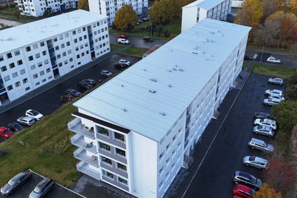 Reynimelur 80–84 – nýtt þak á fjölbýlishúsi – Bygging og Viðhald