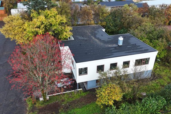 Skriðustekkur 8 – endurbyggt flatt þak á einbýlishúsi – Bygging og Viðhald